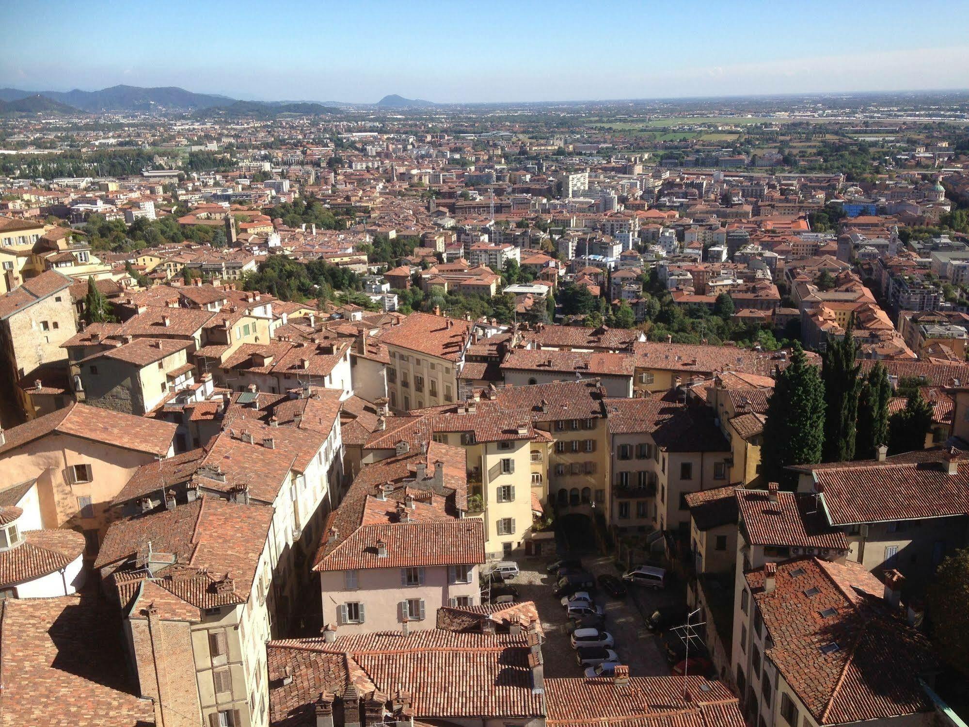 Hotel Uptown B'N'B Bergamo Exterior foto