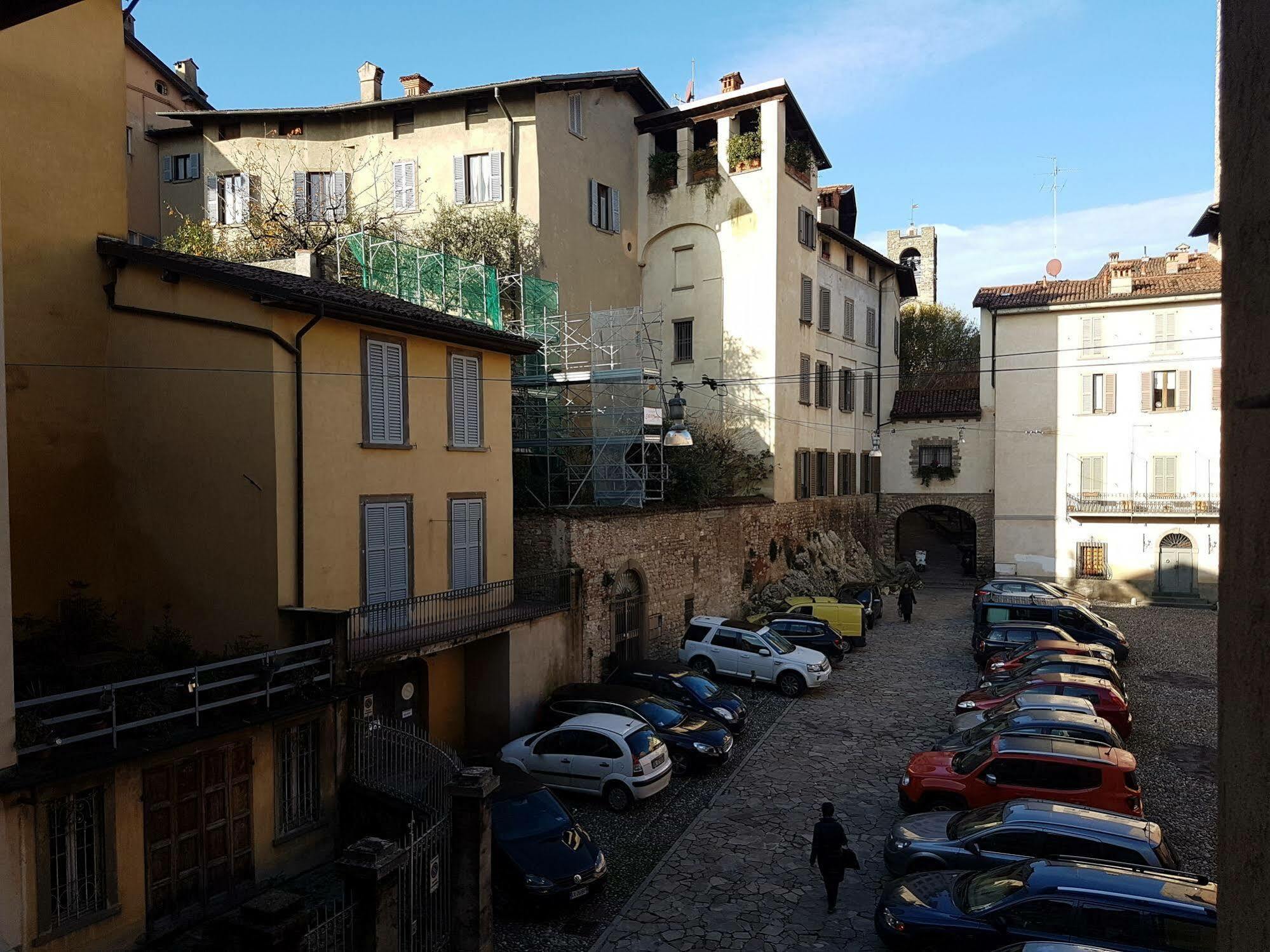 Hotel Uptown B'N'B Bergamo Exterior foto